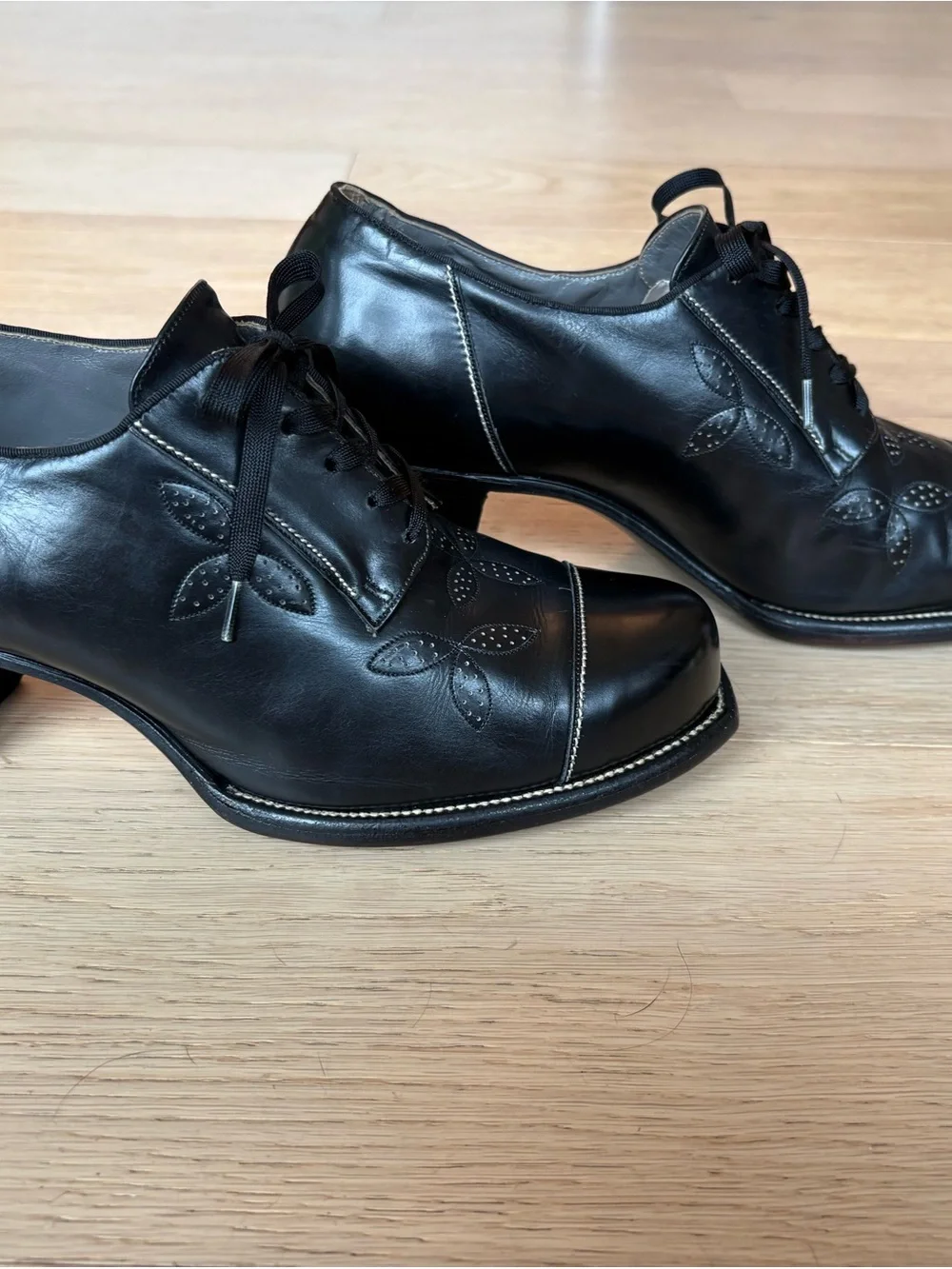 1940s 1950s Black Leather Heeled Oxfords Shoes Size 7.5 B Supple Leather